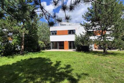 Haus zum Mieten in Erlangen 4.305 € 230 m² 5 zimmer