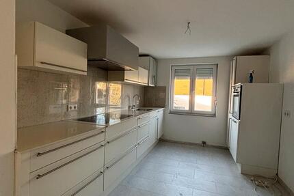 Großzügige 4-Zimmer Wohnung mit EBK und Balkon bei Kirchheim Teck zimmer