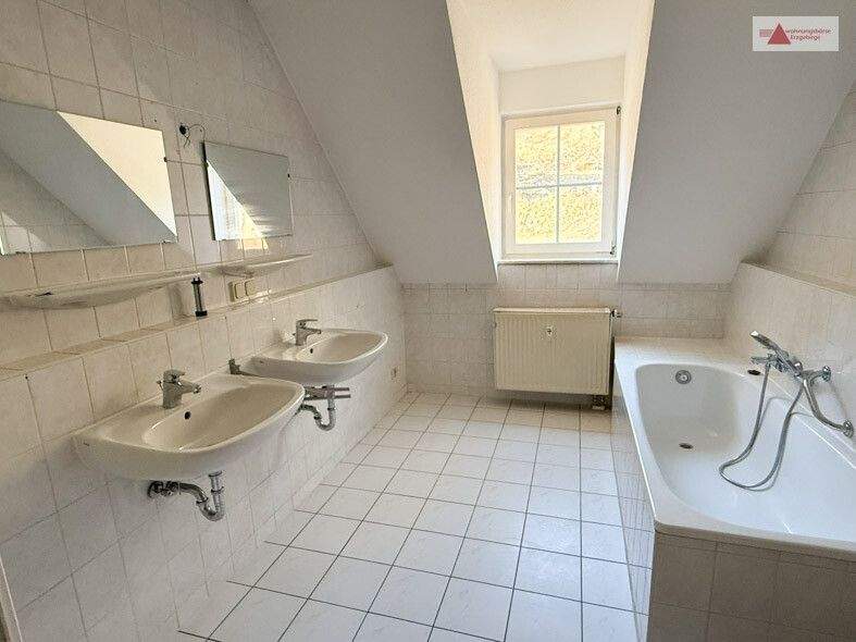 Etagenwohnung Annaberg-Buchholz Buchholz - 4 Zimmer, 90 m&sup2;, 495&euro; | Angebot:25688231