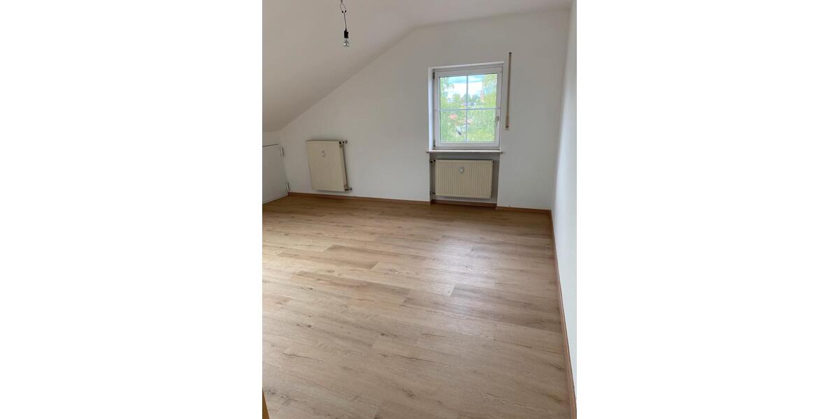Dachgeschoßwohnung Kaufbeuren - 4 Zimmer, 115 m&sup2;, 1.150&euro; | Angebot:26618031