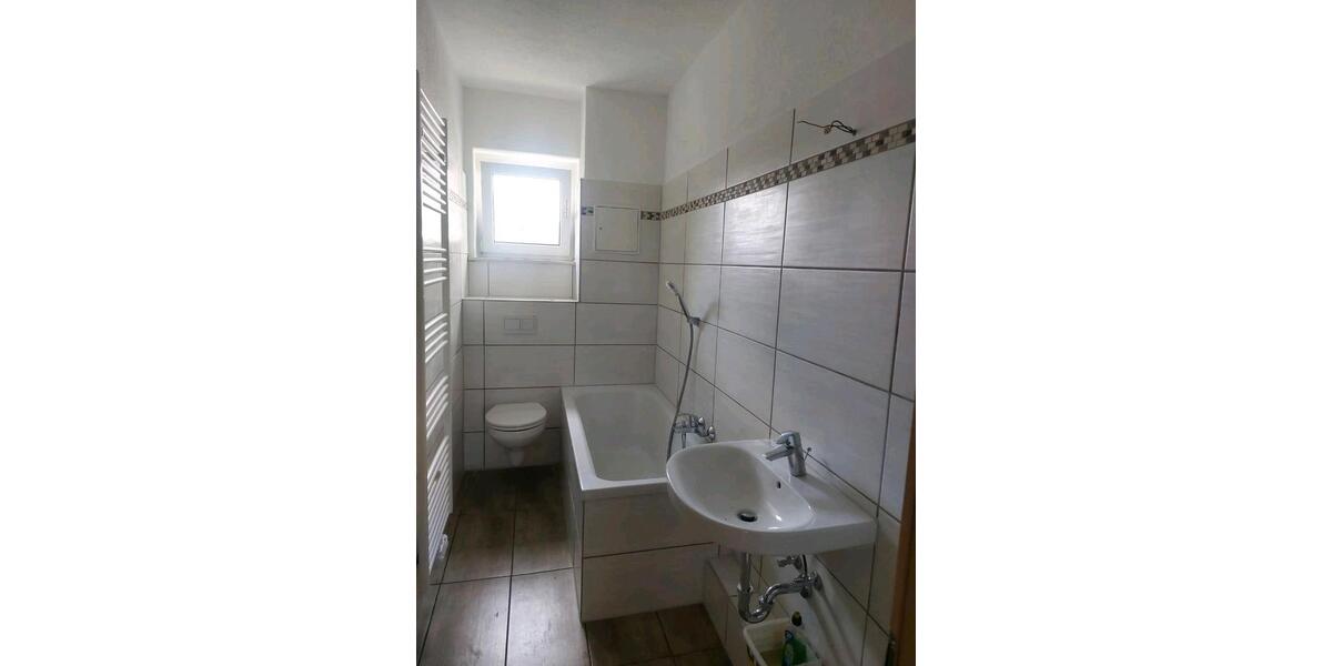 Etagenwohnung Böhlen - 4 Zimmer, 65 m&sup2;, 490&euro; | Angebot:26536093