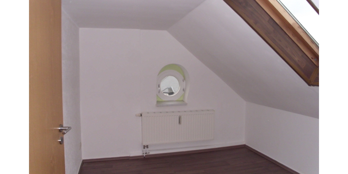 Drei-Zimmer-Dachwohnung in ruhiger Lage mit guter Fernsicht - Etagenwohnung Lauter-Bernsbach Bernsbach | Angebot:14517910