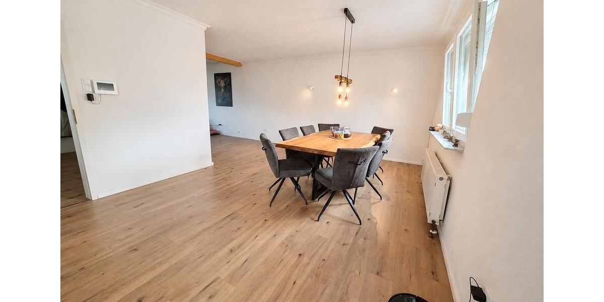 Etagenwohnung Oberhausen-Rheinhausen Rheinhausen - 3.5 Zimmer, 131 m&sup2;, 1.050&euro; | Angebot:26686279
