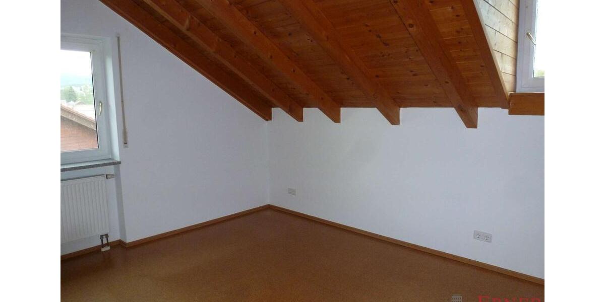 Dachgeschoßwohnung Viechtach - 3 Zimmer, 73 m&sup2;, 550&euro; | Angebot:26456279