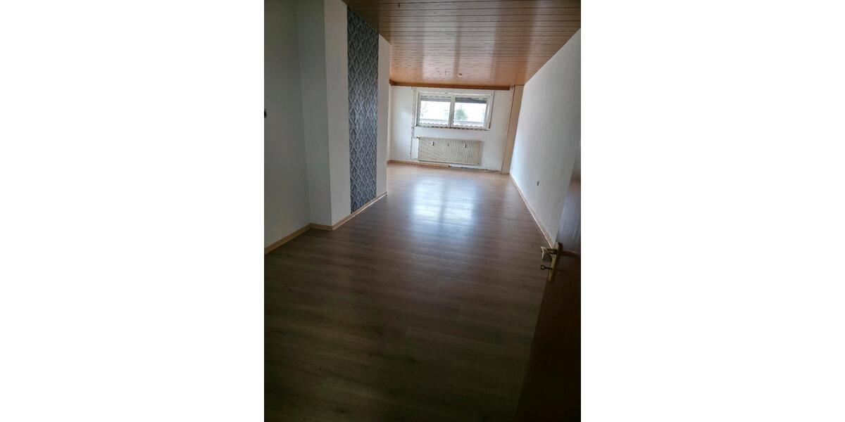 Erdgeschoßwohnung Hasselroth - 3 Zimmer, 114 m&sup2;, 1.000&euro; | Angebot:25823205