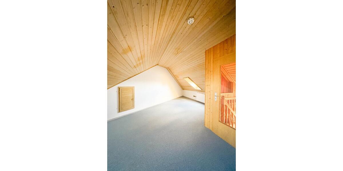 Dachgeschoßwohnung Würzburg Lengfeld - 3 Zimmer, 117 m&sup2;, 1.290&euro; | Angebot:25960436