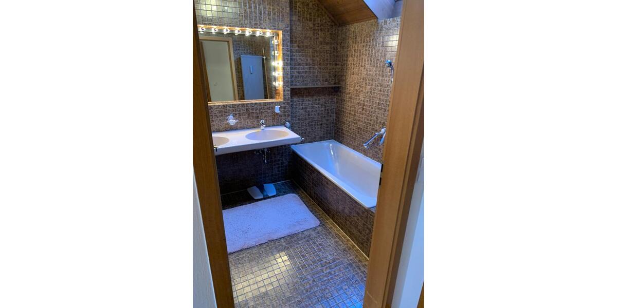 Möblierte Dachgeschosswohnung mit tollem Blick ins Grüne 2 zimmer