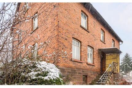 Großes sanierungsbedürftiges Haus langfristig zu vermieten 8 zimmer