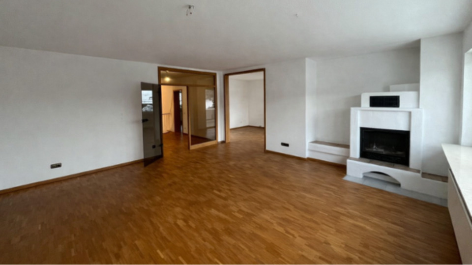 Exklusive 135 qm Wohnung mit Kamin, Einbauküche & Garage 4 zimmer