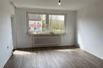 Schöne 4 Raum Wohnung mit Balkon.
