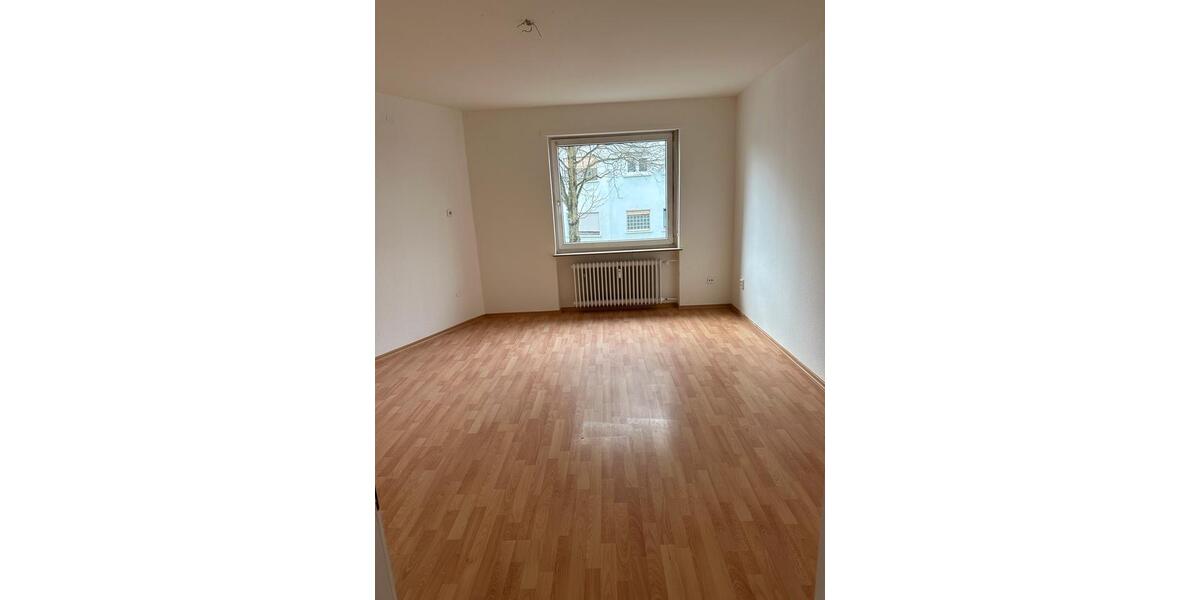 Etagenwohnung Saarbrücken - 3 Zimmer, 81 m&sup2;, 800&euro; | Angebot:25186112