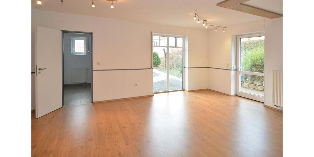 Etagenwohnung Bad Neustadt an der Saale - 2 Zimmer, 80 m&sup2;, 640&euro; | Angebot:26416511