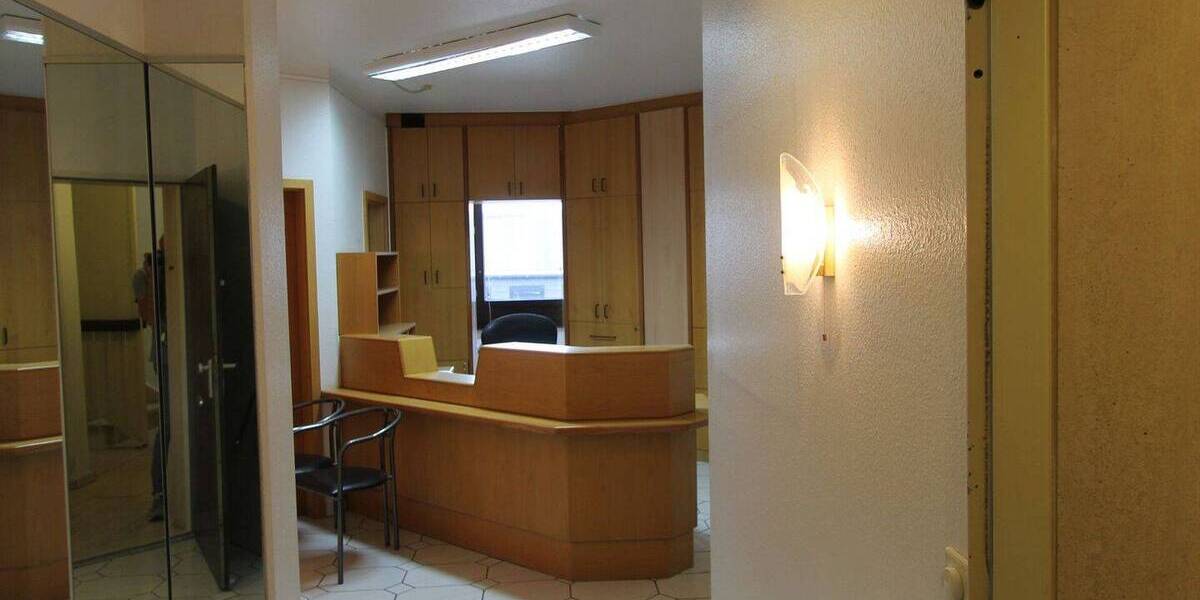 Gewerbeobjekt Krefeld Stadtmitte - 9 Zimmer, 187 m&sup2;, 1.300&euro; | Angebot:25997649