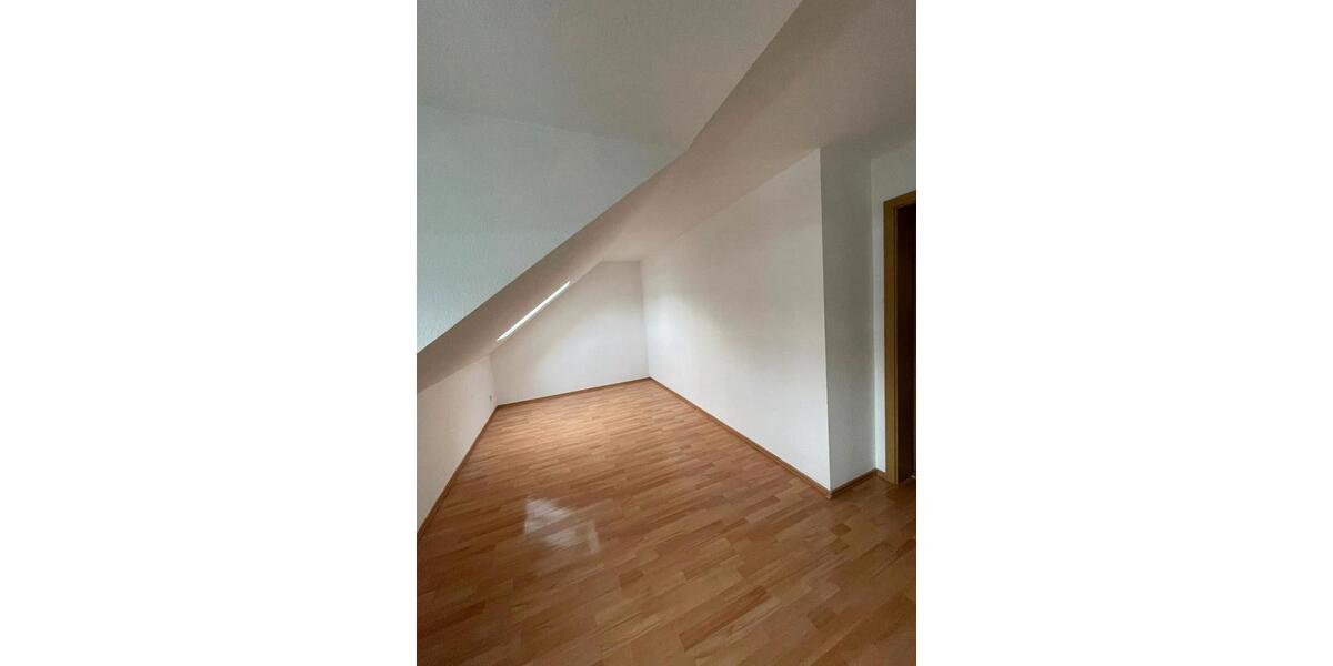 Dachgeschoßwohnung Reichenbach im Vogtland - 2 Zimmer, 45 m&sup2;, 400&euro; | Angebot:24535100