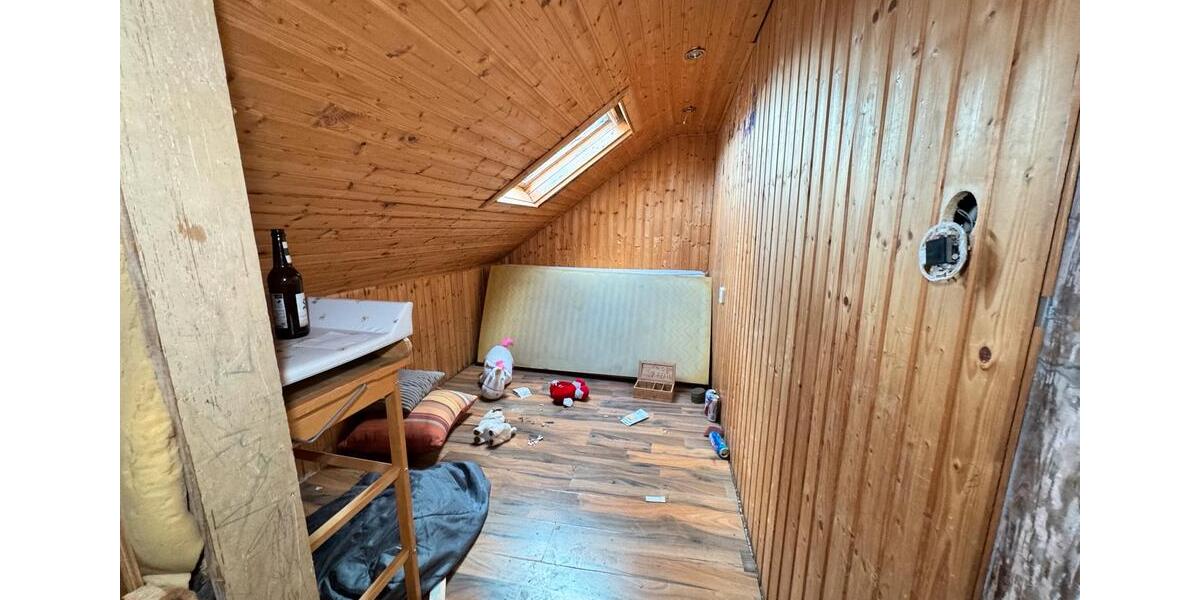 ZWEI HÄUSER, SCHUPPEN UND GARAGE 8 zimmer