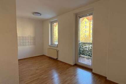 Wohnung Plauen - 3 Zimmer, 64 m&sup2;, 320&euro; | Angebot:26963443