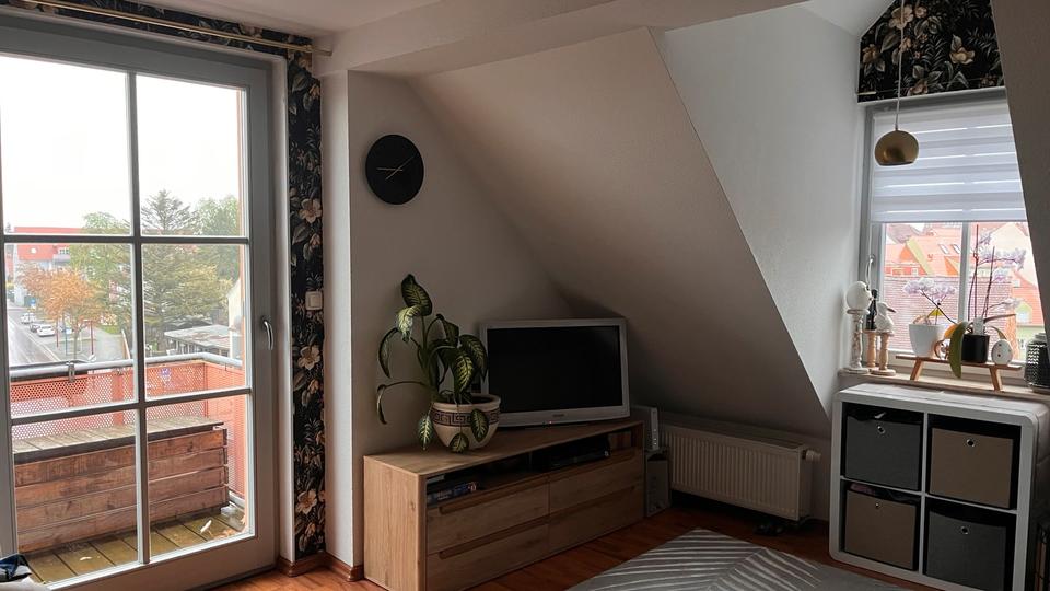 Dachgeschoßwohnung Hoyerswerda - 3 Zimmer, 80 m&sup2;, 850&euro; | Angebot:26220000