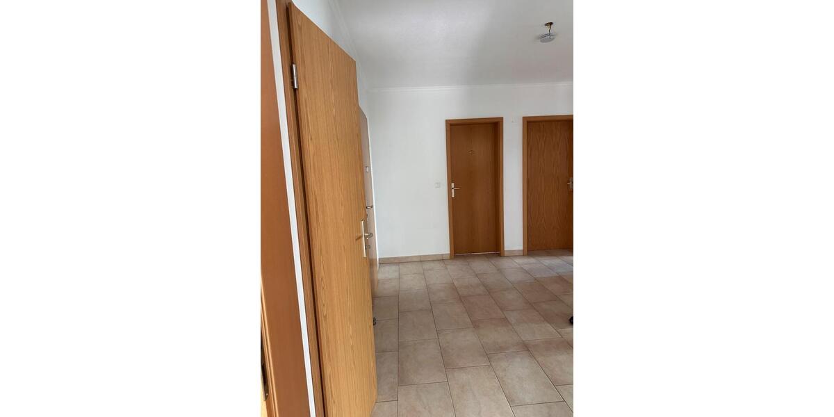 Erdgeschoßwohnung Hoyerswerda - 3 Zimmer, 85 m&sup2;, 900&euro; | Angebot:24729924