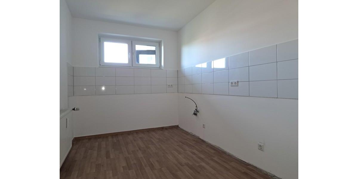 ***Große 2-Raum-Wohnung... renoviert und bezugsfertig mit Laminat und Balkon*** 2 zimmer