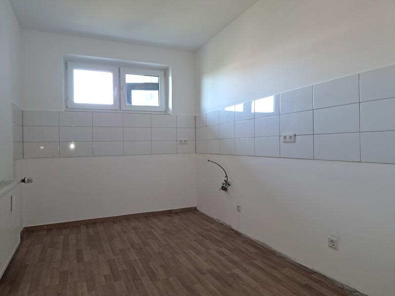 ***Große 2-Raum-Wohnung... renoviert und bezugsfertig mit Laminat und Balkon*** zimmer