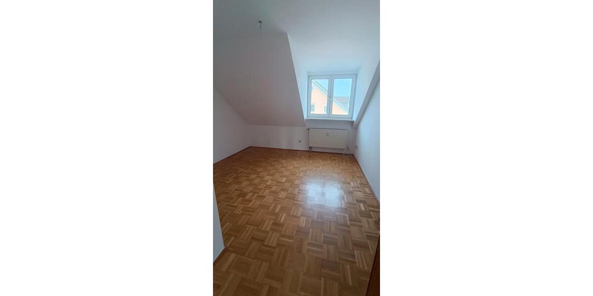 Dachgeschoßwohnung Pfreimd - 3 Zimmer, 71 m&sup2;, 680&euro; | Angebot:26284464