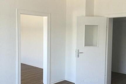 Sanierte und renovierte 2-Zimmer-Wohnung mit Balkon und Tageslichtbad