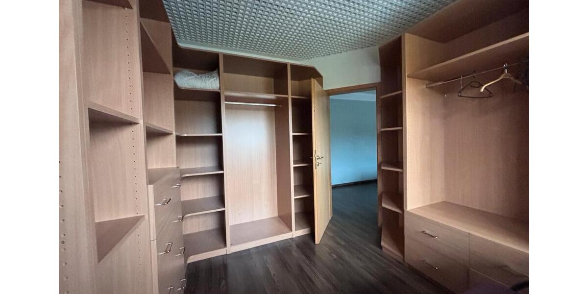 Etagenwohnung Meiningen - 4 Zimmer, 130 m&sup2;, 1.200&euro; | Angebot:23498851