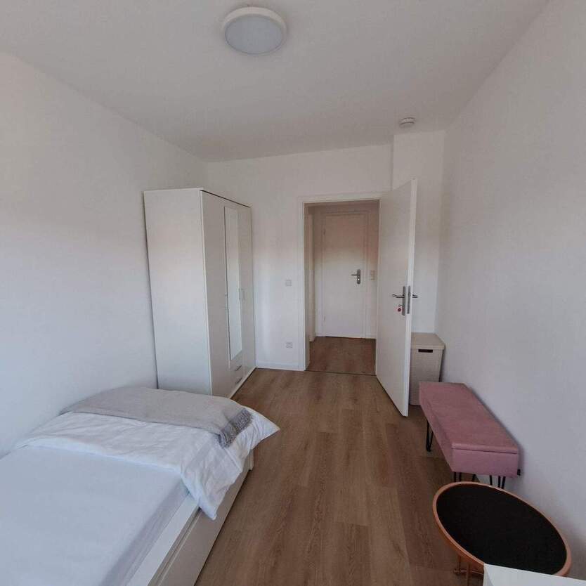 Zi. 2 in möbl. 3er WG ( only male) - nach Kernsanierung - Denkmalsiedlung 