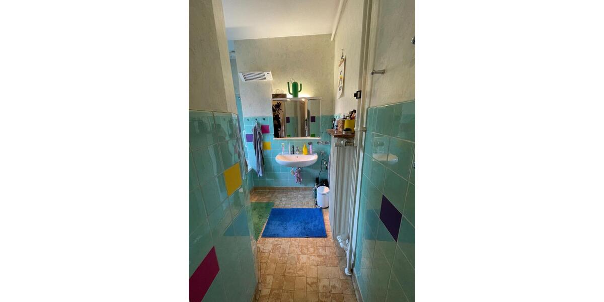 Charmante Altbauwohnung in zentraler Lage – mit Balkonen, Garage 2 zimmer