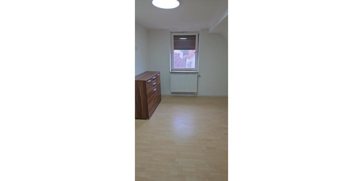 Etagenwohnung Westerheim - 5 Zimmer, 120 m&sup2;, 450&euro; | Angebot:25987972