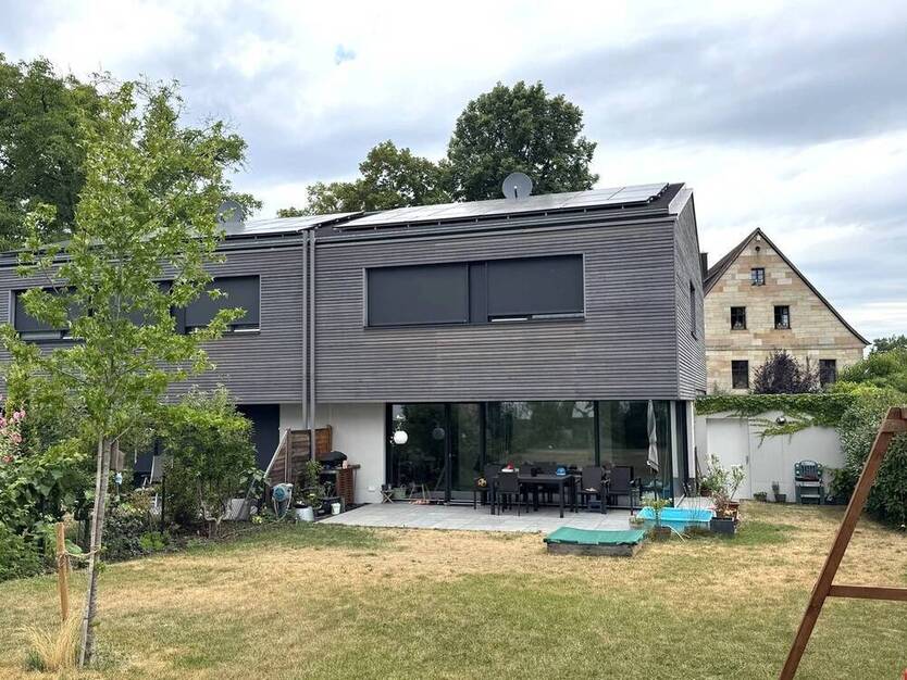 Topmoderne Doppelhaushälfte, sehr hochwertig ausgestattet, in hervorragender und ruhiger Lage von Rathsberg, Baujahr 2021