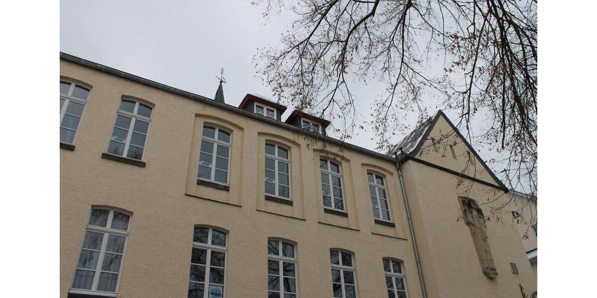 Ausgefalle Wohnung im Zentrum LinzRhein im hist. Schulgebäude 3 zimmer