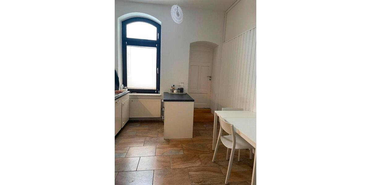 Helle 5 12 Zimmerwohnung im Drei-Partrien-Haus 5 zimmer