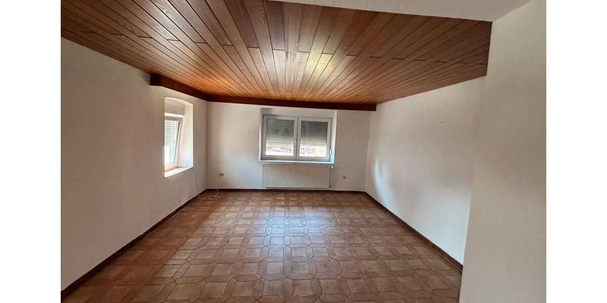 Wohnung Haus zur Miete inklusive Doppelgarage sowie Garten 9 zimmer