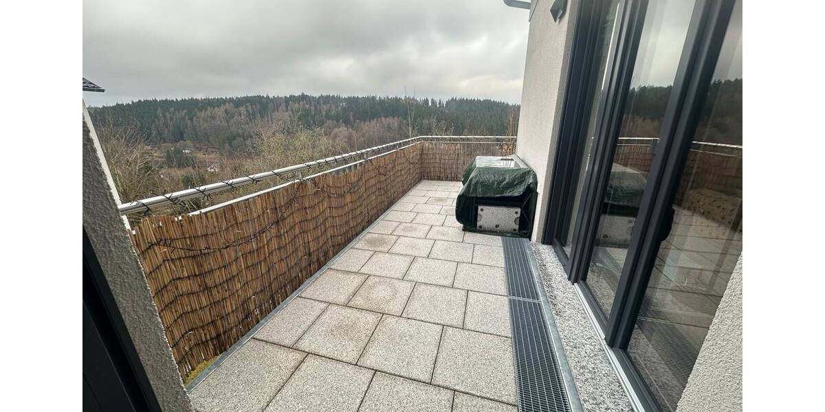 Dachgeschoßwohnung Suhl Aue 1 - 4 Zimmer, 115 m&sup2;, 1.500&euro; | Angebot:25475896