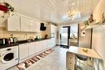 AS ImmobilieN: Wiesbaden-Delkenheim 3br 1.5bath condo fitted kitchen, parking - only 9 min to Clay