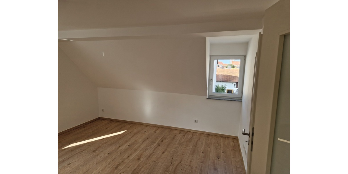 6-Zi-DHH neu saniert, Wärmepumpe, Wallbox-ready, Dämmung, EBK, großer Garten - Einfamilienhaus Stockstadt am Main | Angebot:26986202