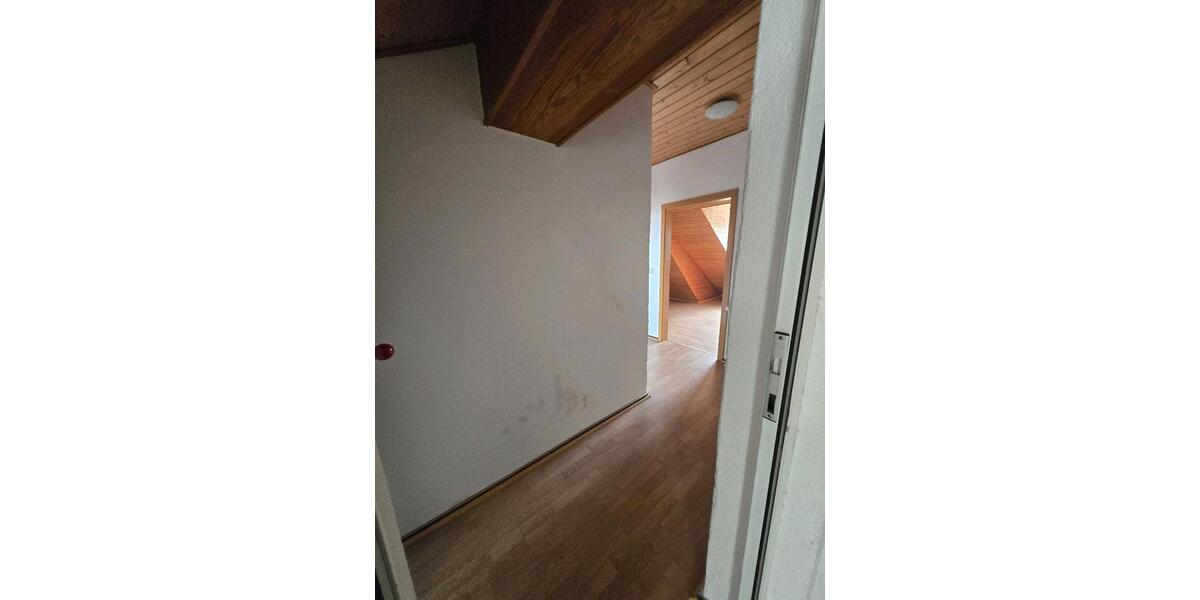 Dachgeschoßwohnung Kindenheim - 3 Zimmer, 85 m&sup2;, 700&euro; | Angebot:25256895