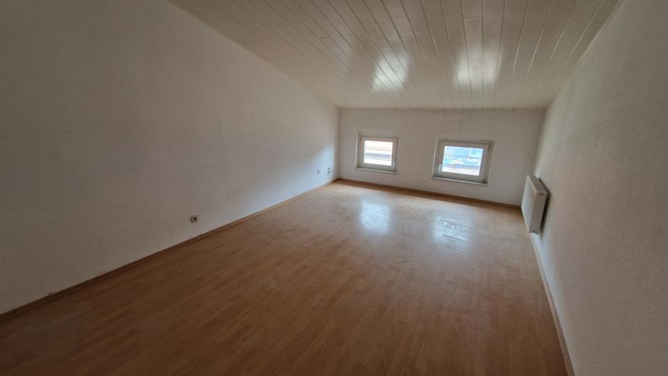 Dachgeschoßwohnung Weißenfels - 3 Zimmer, 56 m&sup2;, 350&euro; | Angebot:24438754