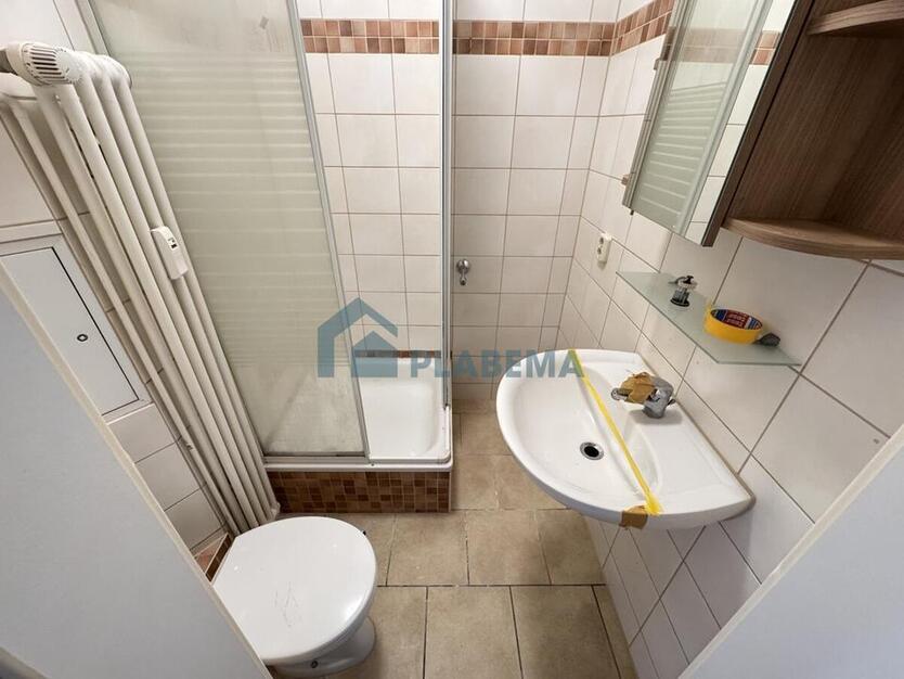 Frisch in Renovierung -> 2-Zimmer-Wohnung mit neuer Einbauküche in zentraler Innenstadtlage zimmer