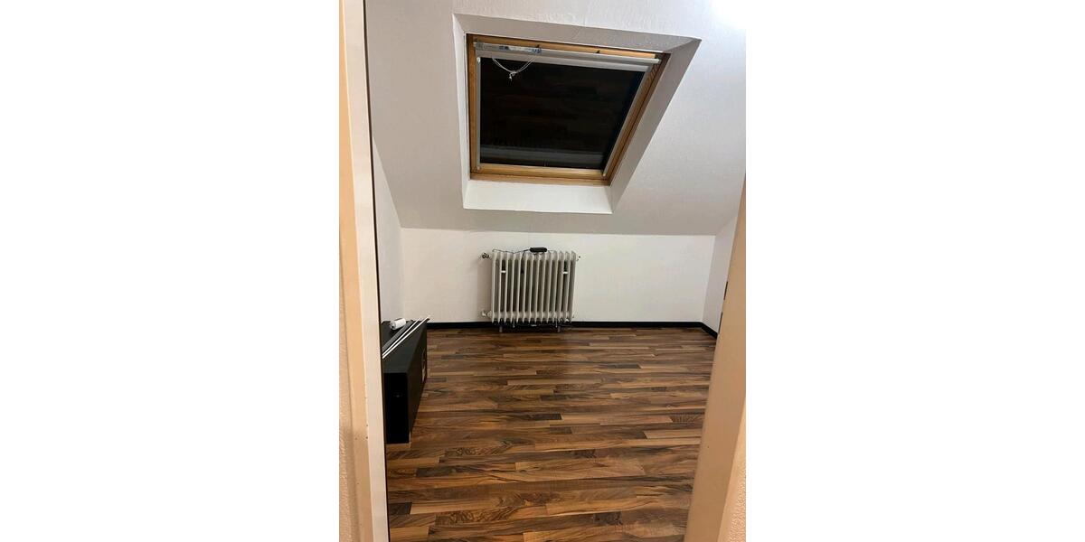 Dachgeschoßwohnung Schiffweiler - 3 Zimmer, 60 m&sup2;, 850&euro; | Angebot:25712636