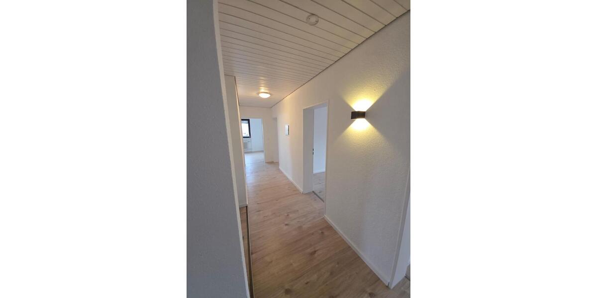 Etagenwohnung Eberstadt - 4 Zimmer, 102 m&sup2;, 1.200&euro; | Angebot:25804653