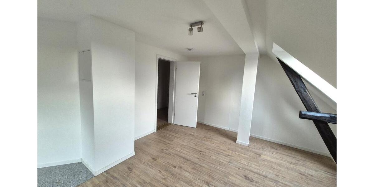 Dachgeschoßwohnung Güstrow - 3 Zimmer, 120 m&sup2;, 920&euro; | Angebot:24805349