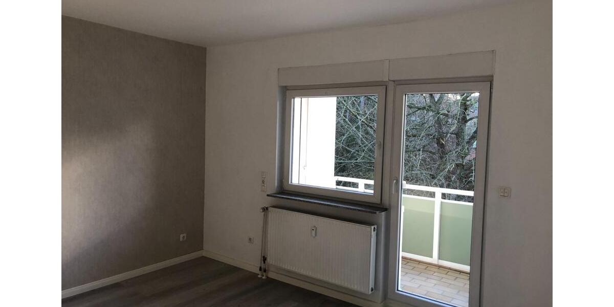 70 qm Wohnung mit Balkon, renoviert zu vermieten 6 zimmer