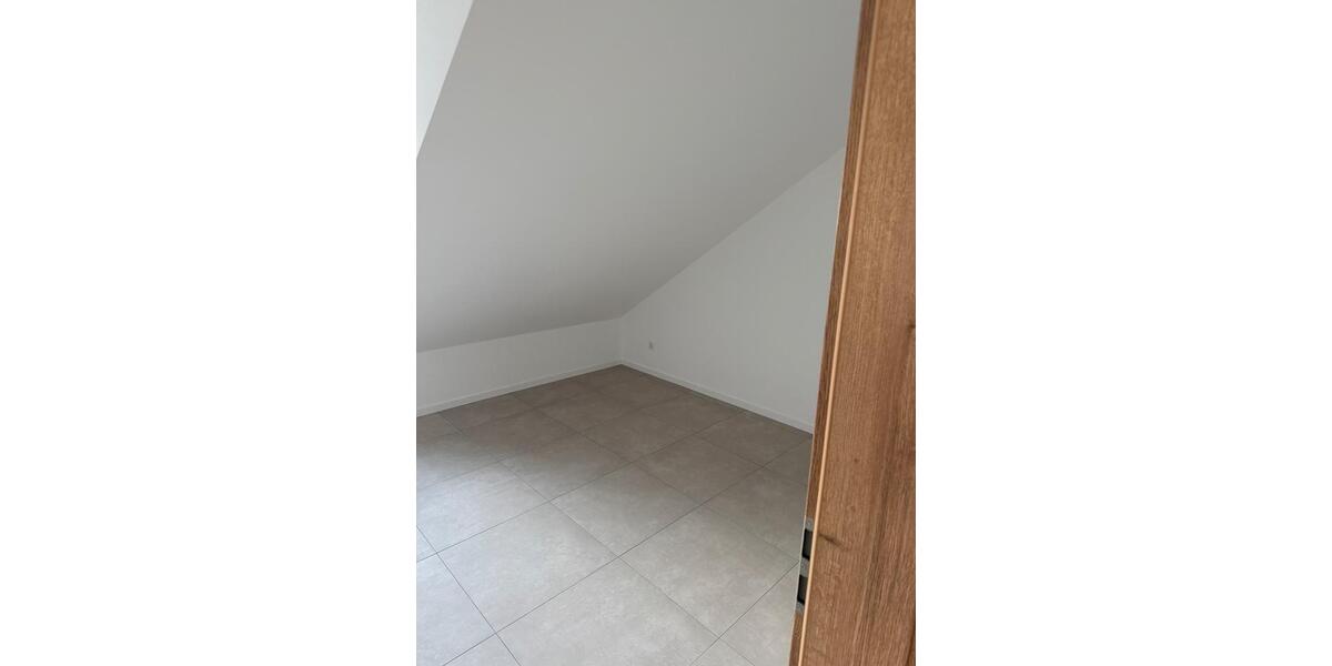 Dachgeschoßwohnung Kassel Bettenhausen - 3 Zimmer, 94 m&sup2;, 1.422&euro; | Angebot:24513827