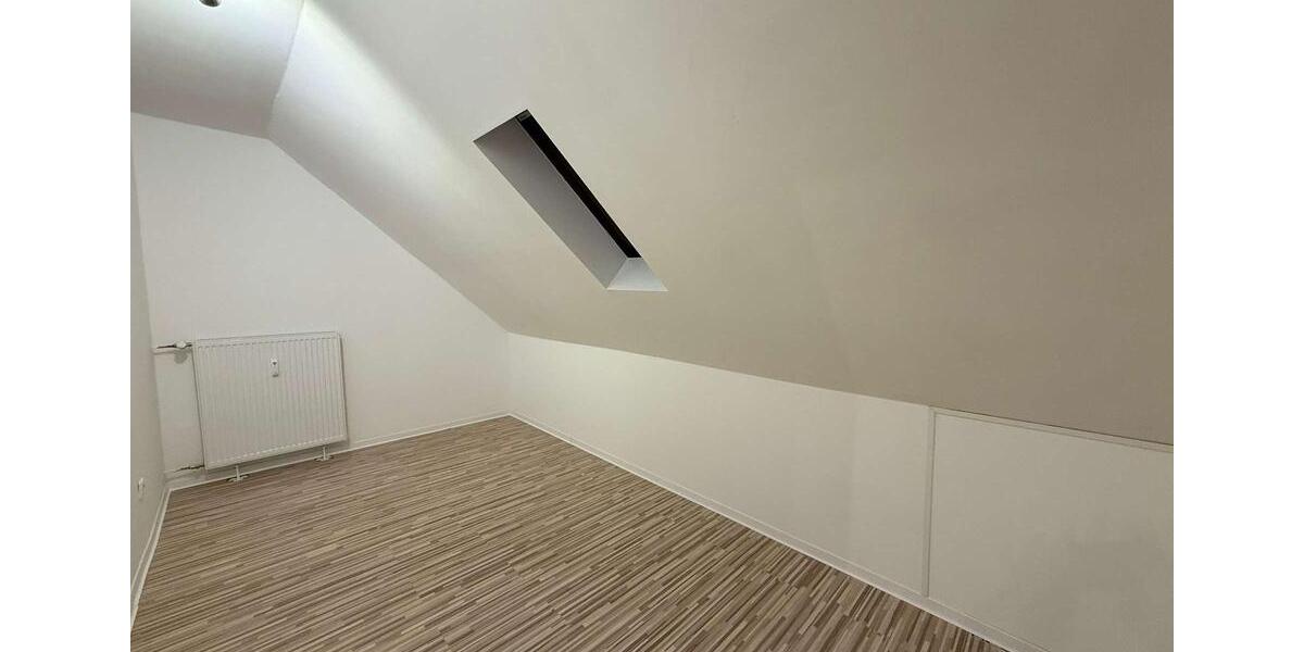 Dachgeschoßwohnung Lage - 2 Zimmer, 61 m&sup2;, 461&euro; | Angebot:26260506