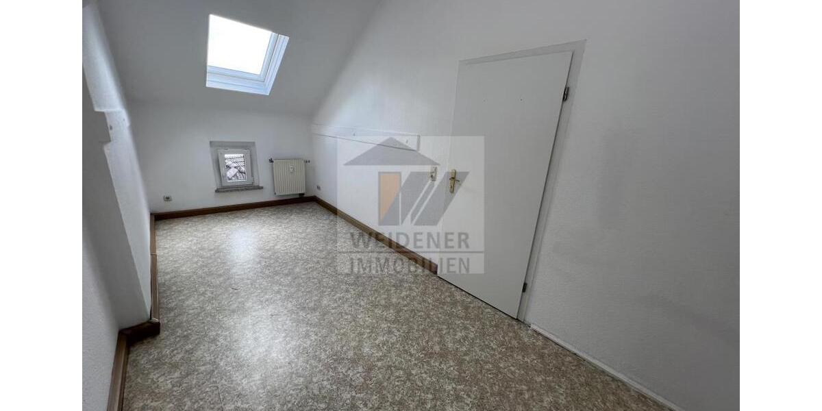 Preiswerte 2 DG-Zimmer Wohnung im Zentrum von Weida! 2 zimmer