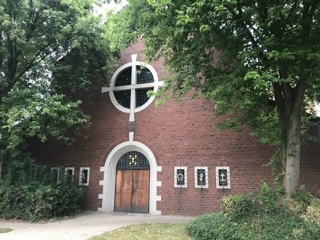 Ihr neues Aushängeschild ? Ehemalige Kirche mit Möglichkeiten für Büros, Gastronomie, Freizeit uvm. zimmer