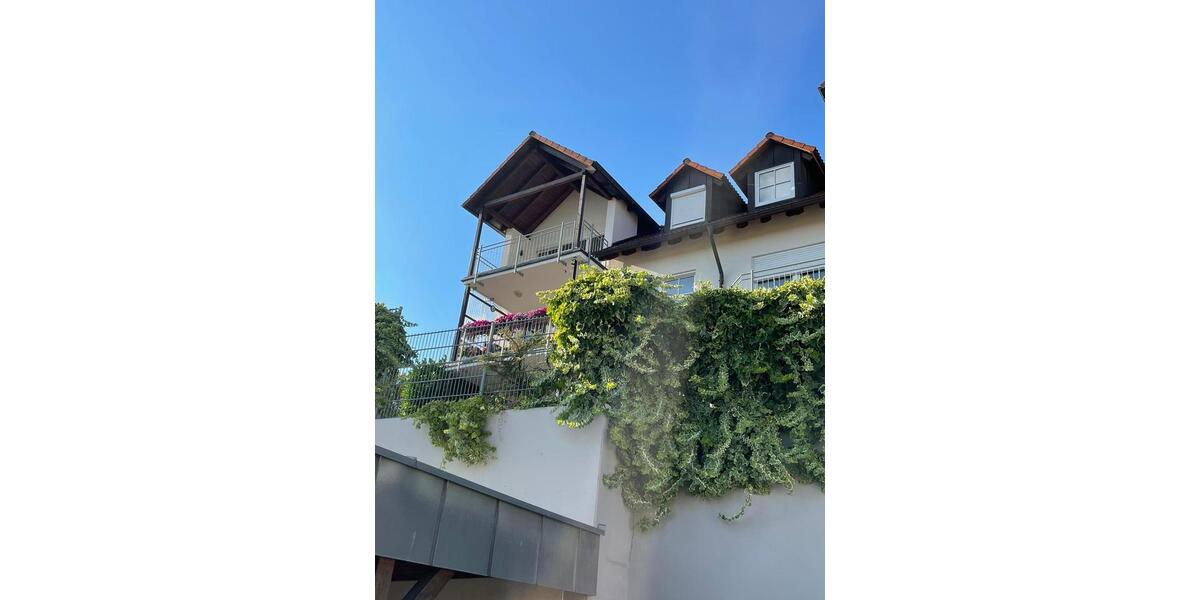 Dachgeschoßwohnung Gädheim - 4 Zimmer, 97 m&sup2;, 850&euro; | Angebot:24831356