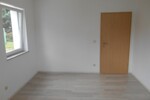 Weg vom Schuss,doch mittendrin! Einwandfreie 2-RaumWohnung am Ortsrand von Wyhra mit Blick ins Grüne